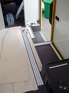 Zu sehen ist ein Teil der Kabelkanäle